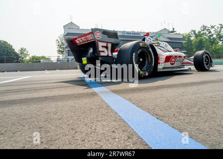 Elkhart Lake, WI, USA. 17. Juni 2023. Der Fahrer DER INDYCAR-Serie, STING RAY ROBB (R) (51) aus Payette, Idaho, kommt während einer Übung für den Sonsio Grand Prix in Road America in Elkhart Lake WI von der Boxenstraße. (Kreditbild: © Walter G. Arce Sr./ZUMA Press Wire) NUR REDAKTIONELLE VERWENDUNG! Nicht für den kommerziellen GEBRAUCH! Stockfoto