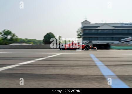 Elkhart Lake, WI, USA. 17. Juni 2023. DER INDYCAR-Fahrer BENJAMIN PEDERSEN (R) (55) aus Kopenhagen, Dänemark, kommt während einer Übung für den Sonsio Grand Prix auf der Road America in Elkhart Lake WI von der Boxenstraße. (Kreditbild: © Walter G. Arce Sr./ZUMA Press Wire) NUR REDAKTIONELLE VERWENDUNG! Nicht für den kommerziellen GEBRAUCH! Stockfoto