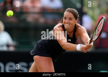 17. Juni 2023; Nottingham Tennis Centre, Nottingham, England: Rothesay Nottingham Open, Tag 6; Jodie Burrage in Aktion gegen Alize Cornet Stockfoto