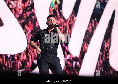 Mailand, Italien. 17. Juni 2023. Der italienische Sänger Tiziano Ferro singt während des Live-Konzerts der „Tiziano Ferro TZN 2023 Tour“ im Stadion San Siro, Mailand, Lombardei, Italien, 17/06/23. Gutschrift: Live Media Publishing Group/Alamy Live News Stockfoto