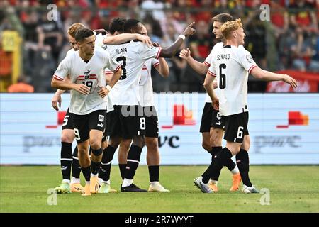 Brüssel, Belgien. 17. Juni 2023. BRÜSSEL, BELGIEN - JUNI 17: Manprit Sarkaria, David Alaba und Nicolas Seiwald aus Österreich feiern das erste Tor während des Spiels der UEFA European Qualifiers 2024 zwischen Belgien und Österreich am 17. Juni 2023 im King-Baudouin-Stadion in Brüssel, Belgien. Foto: Sebastian Frej Credit: Sebo47/Alamy Live News Credit: Sebo47/Alamy Live News Stockfoto