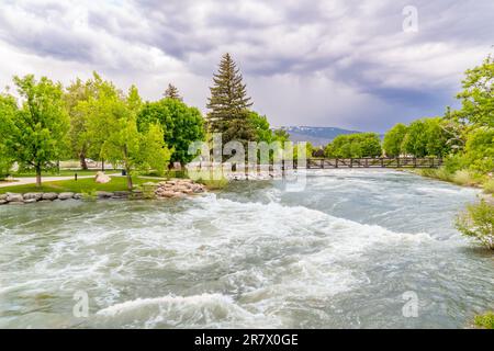 Park am Riverwalk am Truckee River im Zentrum von Reno, Kalifornien Stockfoto