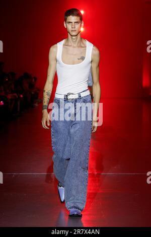Mailand, Italien. 17. Juni 2023. JORDANLUCA Spring Summer 2024 Runway während der Mailänder Fashion Week am 2023. Juni in Mailand; Italien 17/06/2023 Guthaben: dpa/Alamy Live News Stockfoto