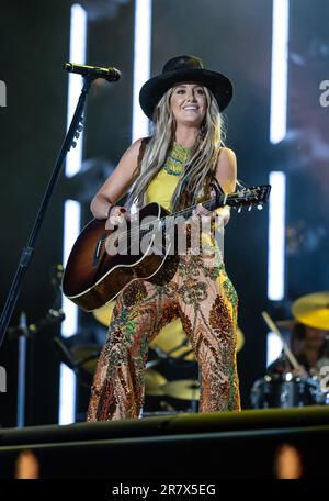 Lainey Wilson tritt am 2. Tag des CMA Fests im Nissan Stadium am Donnerstag, den 9. Juni 2023 in Nashville, Tennessee auf. (Foto: Amiee Stubbs/imageSPACE/MediaPunch) Stockfoto