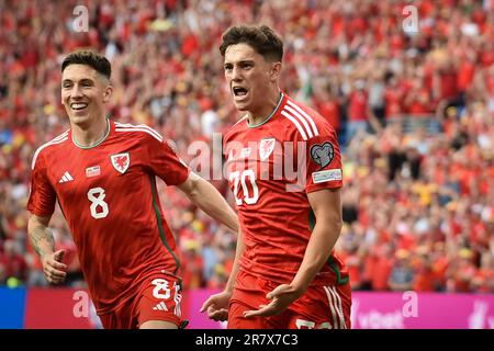 Cardiff, Großbritannien. 16. Juni 2023. Dan James of Wales feiert, nachdem er sein Team 1. Tor erzielt hat. UEFA Euro 2024 Qualifier, Gruppe D Match, Wales gegen Armenien im Cardiff City Stadium in Cardiff, South Wales am Freitag, den 16. Juni 2023. Nur redaktionelle Verwendung. Bild nach Kredit: Andrew Orchard Sportfotografie/Alamy Live News Stockfoto