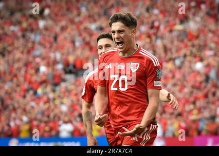 Cardiff, Großbritannien. 16. Juni 2023. Dan James of Wales feiert, nachdem er sein Team 1. Tor erzielt hat. UEFA Euro 2024 Qualifier, Gruppe D Match, Wales gegen Armenien im Cardiff City Stadium in Cardiff, South Wales am Freitag, den 16. Juni 2023. Nur redaktionelle Verwendung. Bild nach Kredit: Andrew Orchard Sportfotografie/Alamy Live News Stockfoto