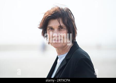 Cabourg, Frankreich. 17. Juni 2023. Catherine Corsini, die am 17. Juni 2023 im Rahmen des Cabourg Film Festivals 37. in Cabourg, Frankreich, an einem Fotoanruf teilnimmt. Foto: Aurore Marechal/ABACAPRESS.COM Kredit: Abaca Press/Alamy Live News Stockfoto