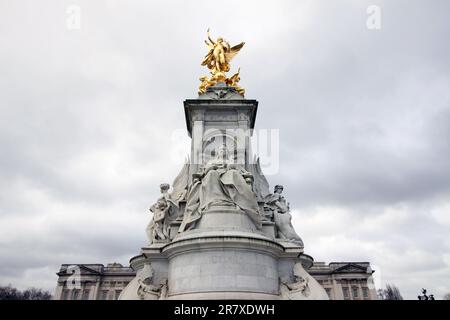 Das Denkmal von Königin Victoria im Buckingham Palace Stockfoto