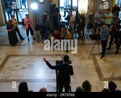 Bukarest, Rumänien. 17. Juni 2023: Catalin Drula, Präsident VON USR, spricht vor der Presse auf dem Kongress der Partei der Vereinigung der Retten Rumäniens (USR). Kredit: Lucian Alecu/Alamy Live News Stockfoto