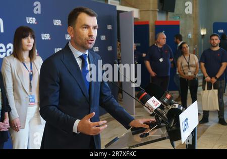 Bukarest, Rumänien. 17. Juni 2023: Catalin Drula, Präsident VON USR, spricht vor der Presse auf dem Kongress der Partei der Vereinigung der Retten Rumäniens (USR). Kredit: Lucian Alecu/Alamy Live News Stockfoto