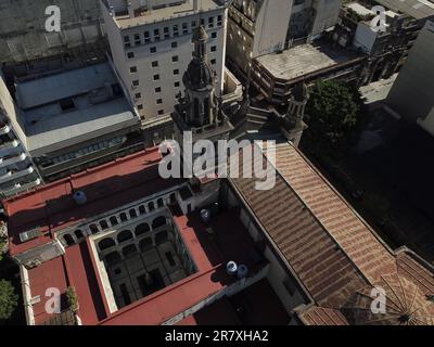 Die Iglesia de San Juan Bautista in Buenos Aires aus der Vogelperspektive. Stockfoto