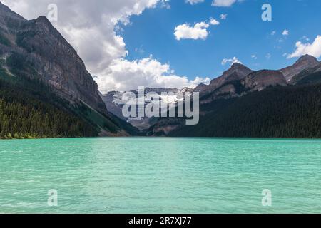 Lake Louise im Sommer, Banff-Nationalpark, Kanada. Stockfoto