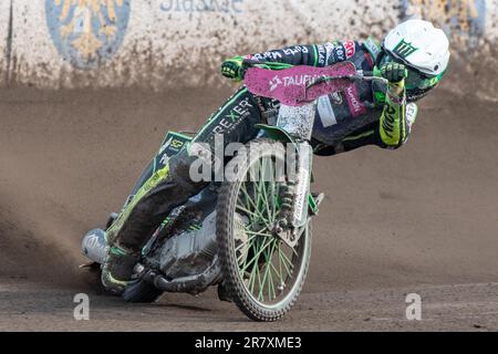 Czestochowa, Polen. 18. Juni 2023. Patryk Dudek #692 aus Polen in Action in Heat 13 während der TAURON Speedway Euro Championship 2023 Runde 1 in der Arena Zielona-Energia.com in CZ?stochowa, Polen am 17. Juni 2023 (Foto: Andrew SURMA/Credit: SIPA USA/Alamy Live News Stockfoto