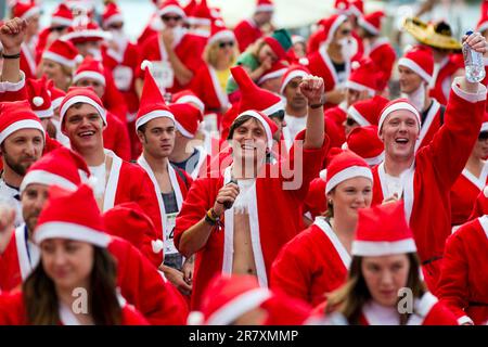 Der KidsCan Great Neuseeland Santa Run mit über 850 Teilnehmern in santa Suits läuft 2:3km für wohltätige Zwecke, Auckland, Neuseeland, Stockfoto