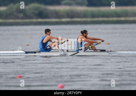 Varese, Italien. 18. Juni 2023. Varese, Varese, Italien, 18. Juni 2023, Finale für Herren-Paar B: Davide Comini - Giuseppe Vicino (ITA) während des 2023 World Ruwing Cup II - Canoying Credit: Live Media Publishing Group/Alamy Live News Stockfoto