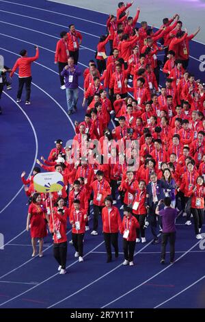 Berlin, Deutschland. 17. Juni 2023. Parade einer Delegation Chinas im Olympiastadion in Berlin während der Eröffnungszeremonie der Special Olympics World Games 2023 in Berlin, Deutschland, 17. Juni 2023. Kredit: Liu Yang/Xinhua/Alamy Live News Stockfoto