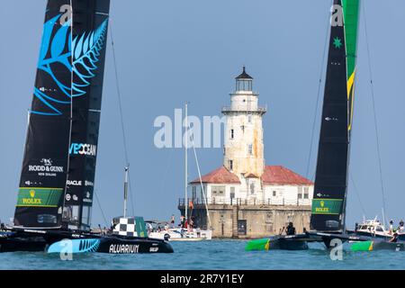 Chicago, USA. 17. Juni 2023. Team Neuseeland und Team Australien treten am 17. Juni 2023 während der Sail GP Season 4 auf dem Lake Michigan in Chicago, USA, gegeneinander an. Kredit: Vincent Johnson/Xinhua/Alamy Live News Stockfoto