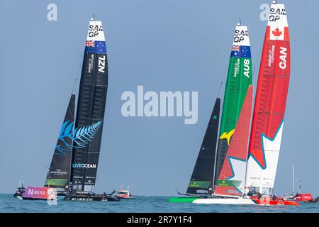 Chicago, USA. 17. Juni 2023. Team Neuseeland, Team Australien und Team Kanada treten am 17. Juni 2023 während der Sail GP Season 4 auf dem Lake Michigan in Chicago, USA, gegeneinander an. Kredit: Vincent Johnson/Xinhua/Alamy Live News Stockfoto