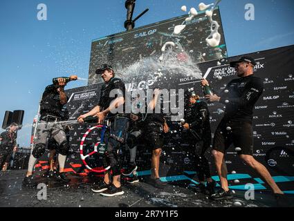 Chicago, USA. 17. Juni 2023. Team Neuseeland feiert seinen Sieg in der Sail GP Season 4 am Lake Michigan in Chicago, USA, am 17. Juni 2023. Kredit: Vincent Johnson/Xinhua/Alamy Live News Stockfoto