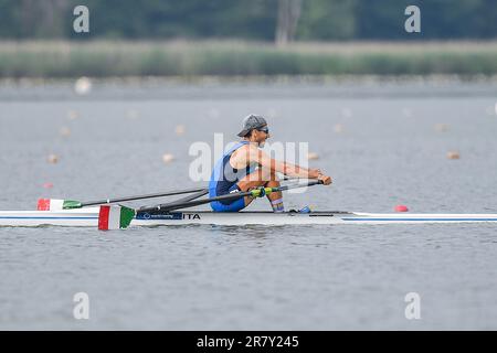 Varese, Italien. 18. Juni 2023. Varese, Varese, Italien, 18. Juni 2023, Single Sculls Final für Männer B: Davide Mumolo (ITA) beim World Ruwing Cup II 2023 – Canoying Credit: Live Media Publishing Group/Alamy Live News Stockfoto