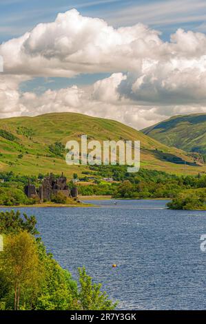 Kilchurn Castle, eine Ruine aus dem 15. Jahrhundert am Ufer des Loch Awe in Argyll und Bute, Schottland. Stockfoto