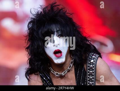 München, Deutschland. 17. Juni 2023. Sänger und Gitarrist Paul Stanley von der US-Band Kiss ist während eines Konzerts auf dem Königsplatz auf der Bühne. Im Rahmen ihrer Abschiedstour „End of the Road“ spielt die Band insgesamt vier Konzerte in Deutschland. Kredit: Sven Hoppe/dpa/Alamy Live News Stockfoto