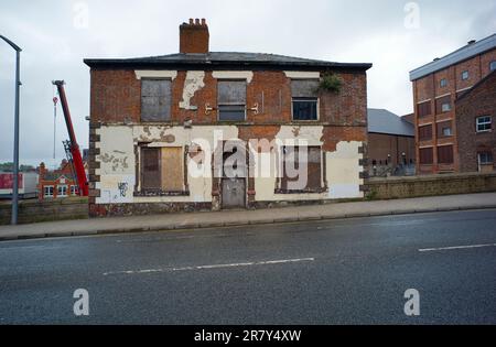 Derilict Gebäude an der Wellington Road im Zentrum von Stockport Stockfoto