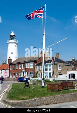 SOUTHWOLD, SUFFOLK/UK - JUNI 2 : Union Jack flag Flying near the Lighthouse in Southwold Suffolk am 2. Juni 2010. Nicht identifizierte Personen Stockfoto