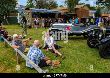 Bicester, Oxon, Vereinigtes Königreich, 17. Juni 2023. Ein angenehmer Tag beim Bicester Flywheel Festival. Oxfordshire, England Kredit: Ian Tennant/Alamy Live News. Stockfoto