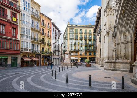 Das St. James Square, baskisch, Jakue plaza in der Altstadt von Bilbao. Es ist ein mittelalterliches Viertel im Casco Viejo mit der Kathedrale Stockfoto