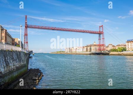 Die Vizcaya-Brücke ist eine Transportbrücke, die die Städte Portugalete und Las Arenas in der Nähe von Bilbao, dem Baskenland, Spanien, verbindet. Es ist der Stockfoto