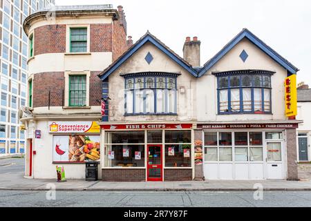 24-Stunden-Geschäft mit Snacks zum Mitnehmen an der Nantwich Road in Crewe Cheshire, Großbritannien Stockfoto