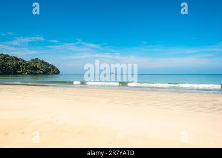 Der lange Strand namens Ao Yai auf der Insel Ko Phayam in Thailand Stockfoto