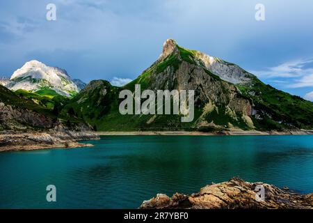 Spullersee ein hoher Bergsee in Vorarlberg, Österreich Stockfoto