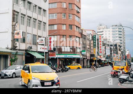 Taitung, Taiwan - 15. März 2023 : Retro alte Gebäude und Taxi Stockfoto