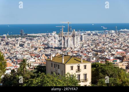 Draufsicht auf die Baustelle Sagrada Familia, das berühmte Gebäude von Antoni Gaudi. Die berühmte Kathedrale im Stadtteil Eixample von Barcelona ist Stockfoto