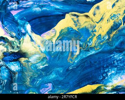 Abstrakte Gemälde in Blau und Gold, handgemalter künstlerischer Hintergrund, Marmorstruktur, abstraktes Meer, Acrylgemälde. Moderne Kunst. Zeitgenössische Kunst. Stockfoto