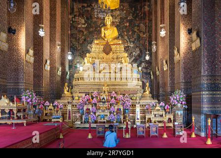 Die Haupthalle und das heiligste Gebäude namens Prah Ubosot im Wat Pho Tempel Stockfoto