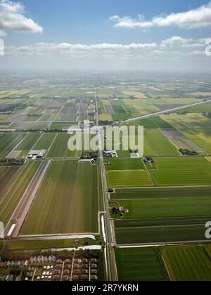 Bilder von einem Hubschrauberrundflug, der eine lange Küste der Nordniederländer zum Flughafen Den Helder reist. Stockfoto