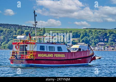 Nigg Schottland Nigg - Cromarty Fähre die rote Renfrew Rose im Frühsommer in Richtung Cromarty Stockfoto