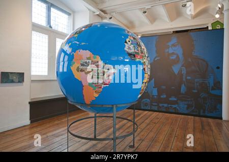 Globe zeigt die Produktion von Bier in der Welt, Brügge Beer Experience Museum, Brügge, Flandern, Belgien Stockfoto