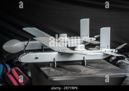 Unbemannte Kampfflugfahrzeuge (UCAV), auch bekannt als Kampfdrohnen oder UAV auf dem Schlachtfeld, die in der Ukraine während der Gegenoffensive gegen Russland eingesetzt wurden Stockfoto