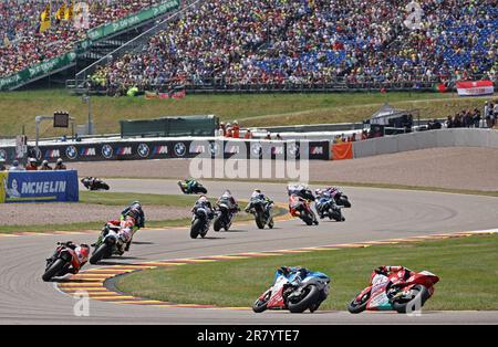 Hohenstein Ernstthal, Deutschland. 18. Juni 2023. Motorsport, Motorrad, deutscher Grand Prix, Moto2, Sachsenring: Die Moto2 Fahrer fahren Rennen. Kredit: Jan Woitas/dpa/Alamy Live News Stockfoto