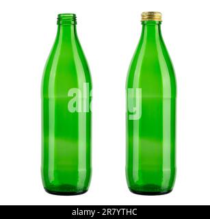 Leere grüne Glasflasche ohne Verschluss. Isoliert auf weißem Hintergrund. Datei enthält Beschneidungspfad Stockfoto