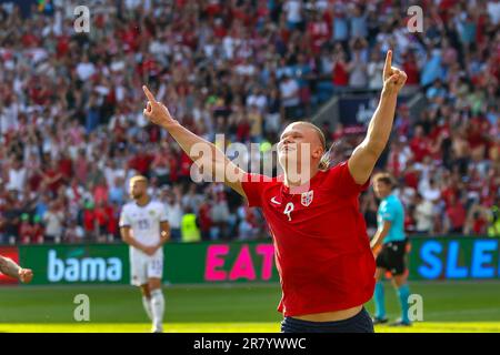 Oslo, Norwegen, 17. Juni 2023. Norwegens Erling Braut Haaland feiert im Ullevål-Stadion in Oslo das erste Tor seiner Seite im UEFA Euro 2024-Qualifikationsspiel zwischen Norwegen und Schottland. Credits: Frode Arnesen/Alamy Live News Stockfoto