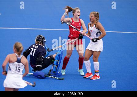 Die britische Charlotte Watson feiert das zweite Tor ihrer Seite beim FIH Hockey Pro League-Spiel der Frauen in Lee Valley, London. Foto: Sonntag, 18. Juni 2023. Stockfoto