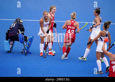 Die britische Charlotte Watson feiert das zweite Tor ihrer Seite beim FIH Hockey Pro League-Spiel der Frauen in Lee Valley, London. Foto: Sonntag, 18. Juni 2023. Stockfoto