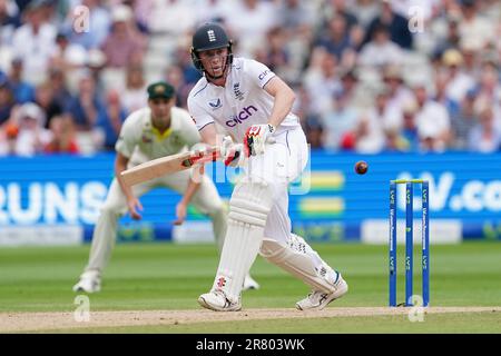 Der englische Zak Crawley schlägt am dritten Tag des ersten Ashes-Testspiels in Edgbaston, Birmingham. Foto: Sonntag, 18. Juni 2023. Stockfoto