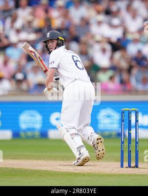 Der englische Zak Crawley schlägt am dritten Tag des ersten Ashes-Testspiels in Edgbaston, Birmingham. Foto: Sonntag, 18. Juni 2023. Stockfoto