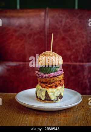 Gourmet-Burger im Coach in Marlow, Buckinghamshire, Großbritannien Stockfoto